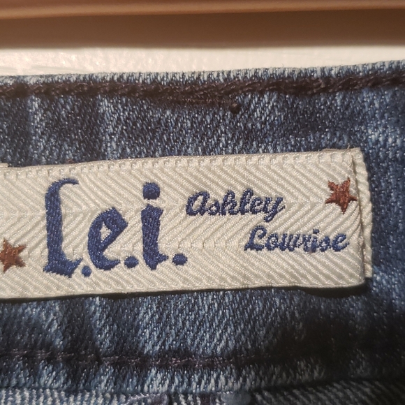 L.e.i jean shorts - Picture 3 of 5